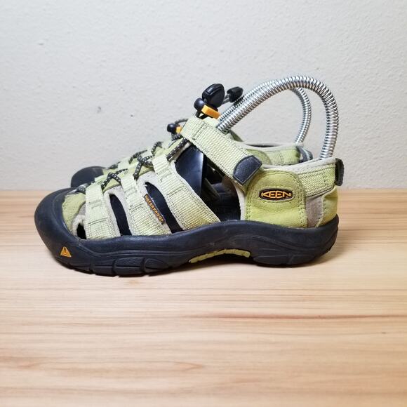 Keen Kids Size 3 Newport Water Sandals Light Yellow Outdoor Hiking Shoe Gorpcore - Picture 1 of 12